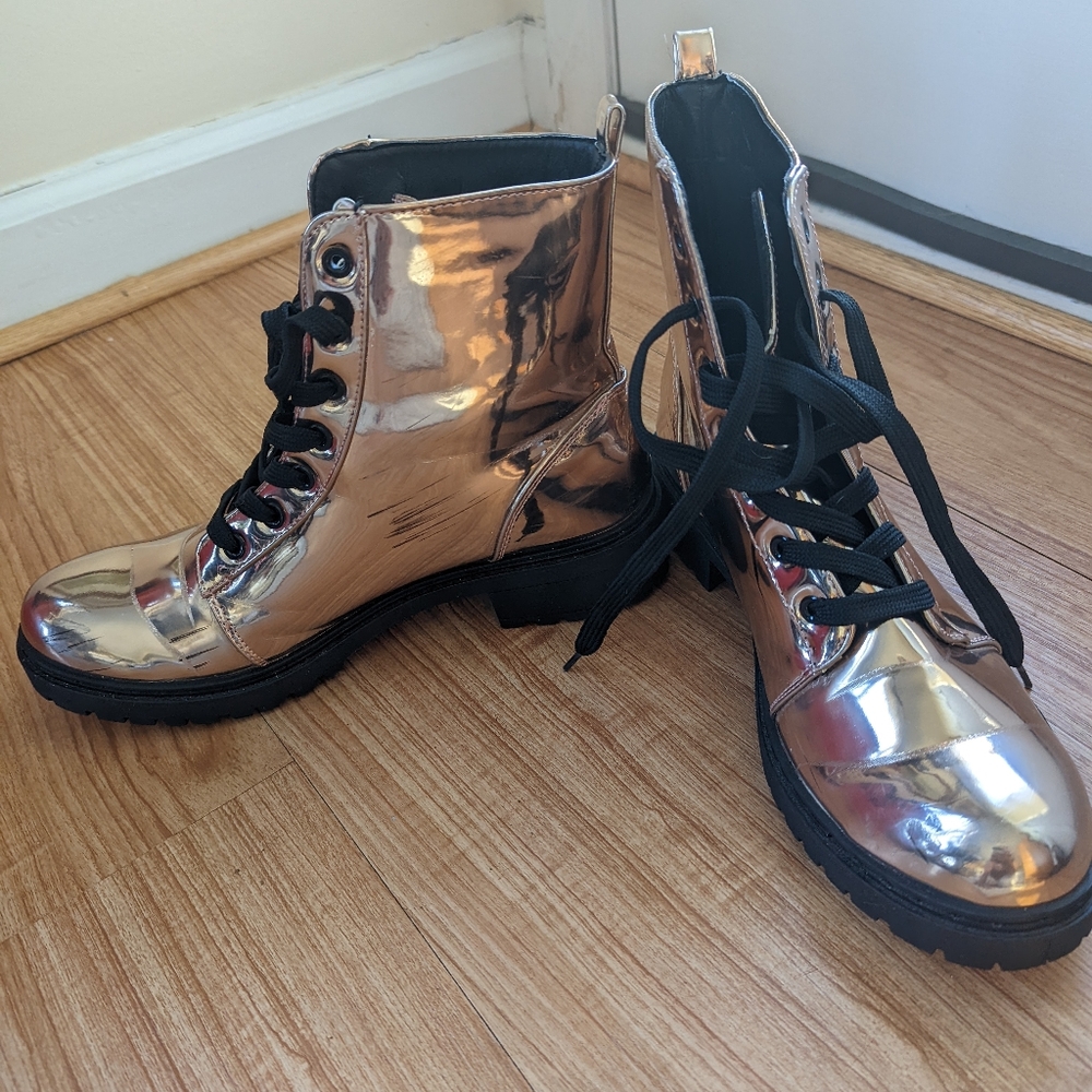 Matellic Boots - Picture 4 of 7
